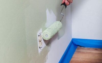 Trucos para pintar una habitación sin manchar puertas ni enchufes