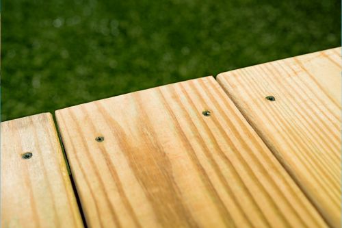 ¿Cada cuánto tiempo debo volver a tratar la madera exterior?